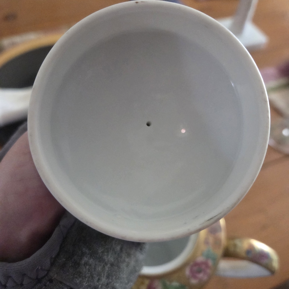 Vintage Chinese Porcelain Mille Fleurs Tea Pot - Picture 3 of 5